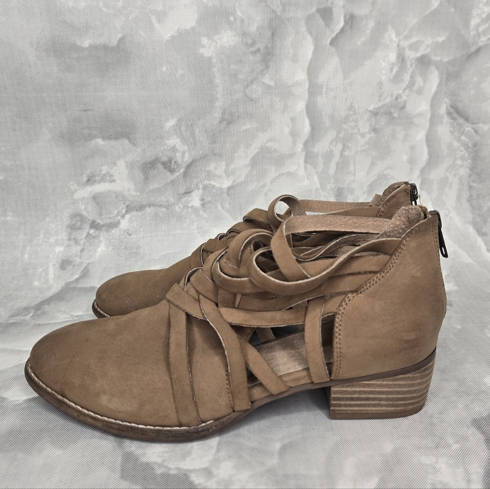 Seychelles Tan Lace-Up Ankle Boots